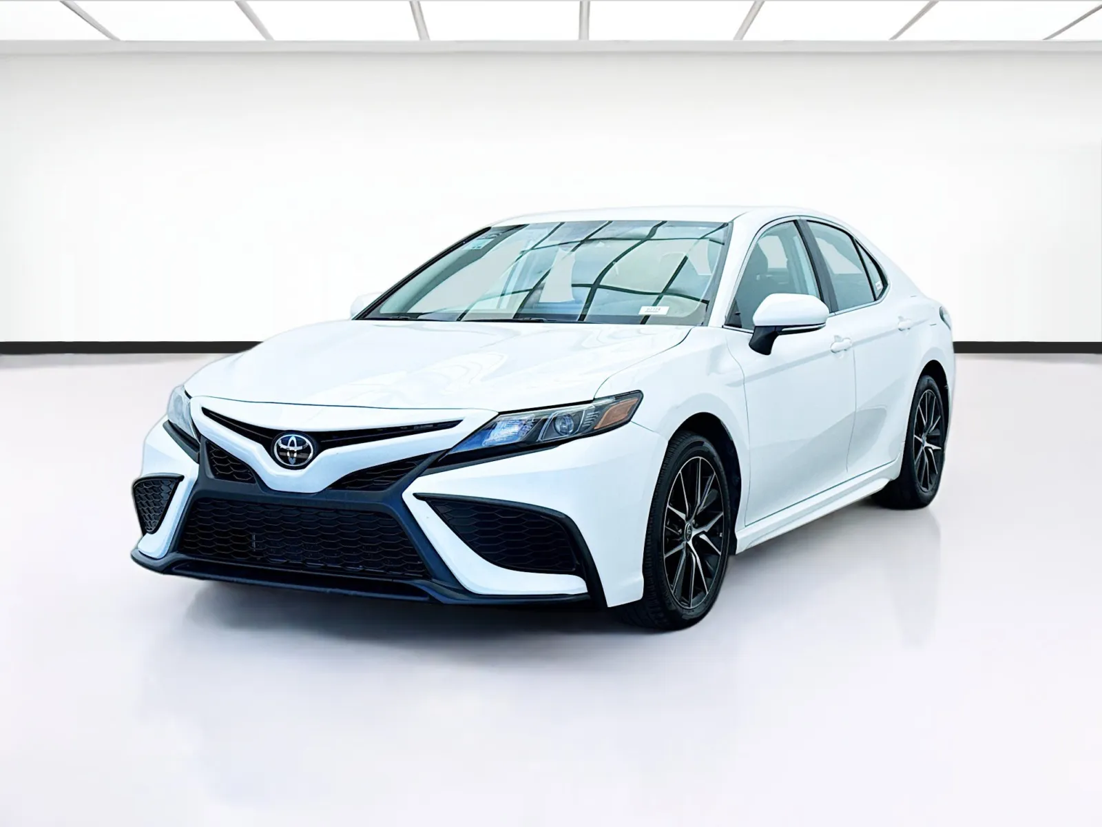 White 2023 Toyota Camry SE for sale in Bellflower, CA