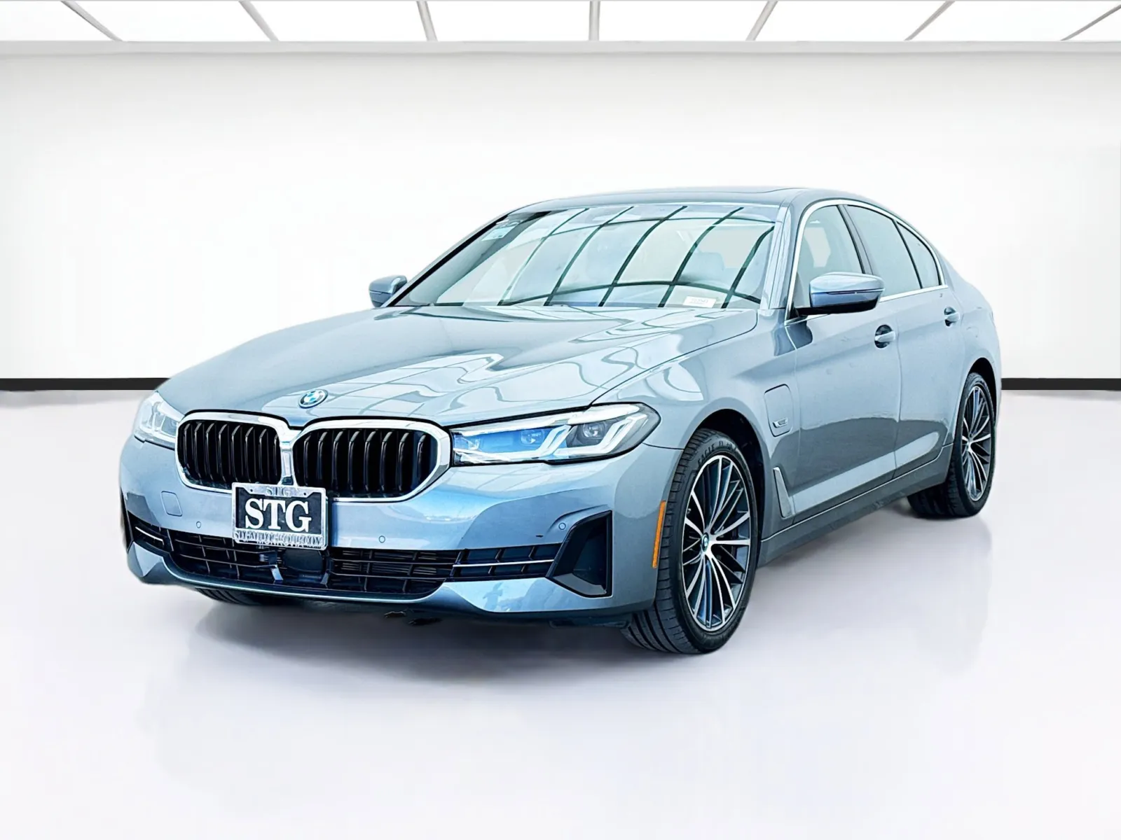 Gray 2022 BMW 5 Series 530e iPerformance for sale in Bellflower, CA