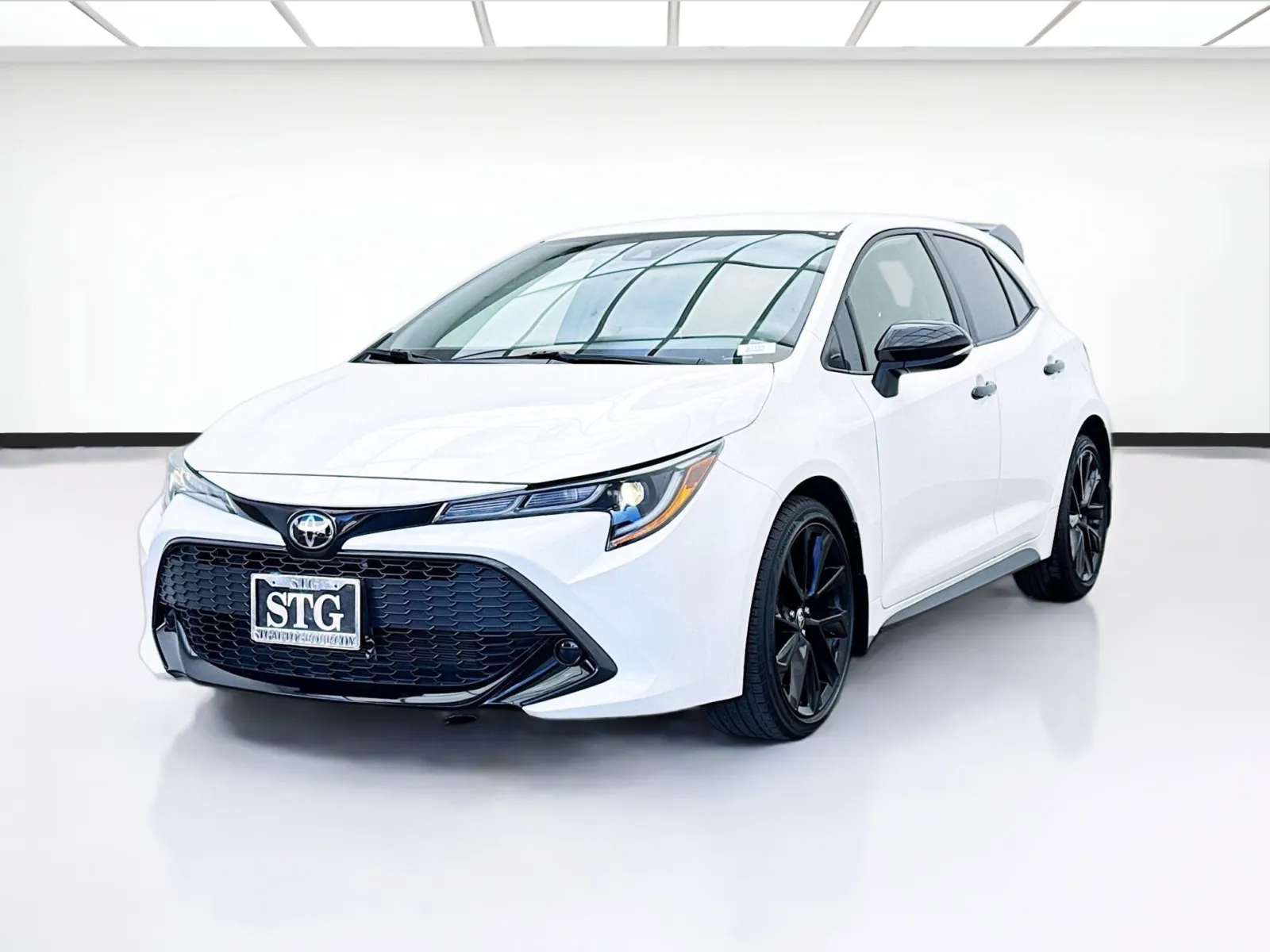 White 2022 Toyota Corolla Hatchback SE Nightshade Edition for sale in Bellflower, CA