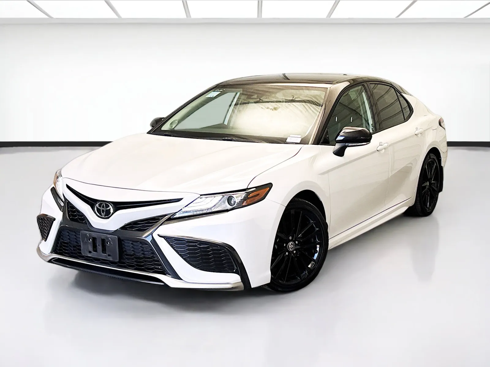 White 2023 Toyota Camry XSE V6 for sale in Bellflower, CA