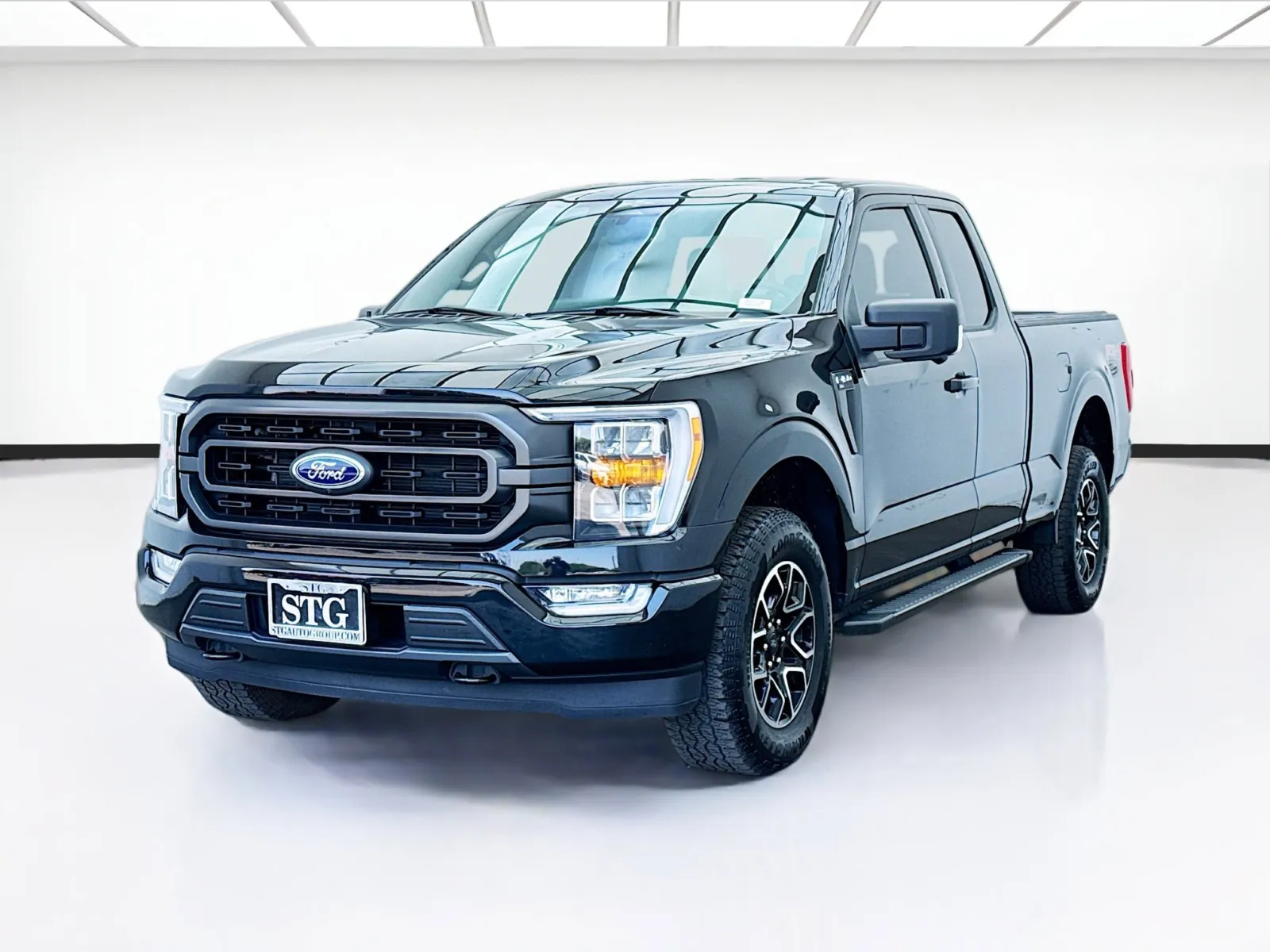 Black 2023 Ford F-150 XLT for sale in Bellflower, CA