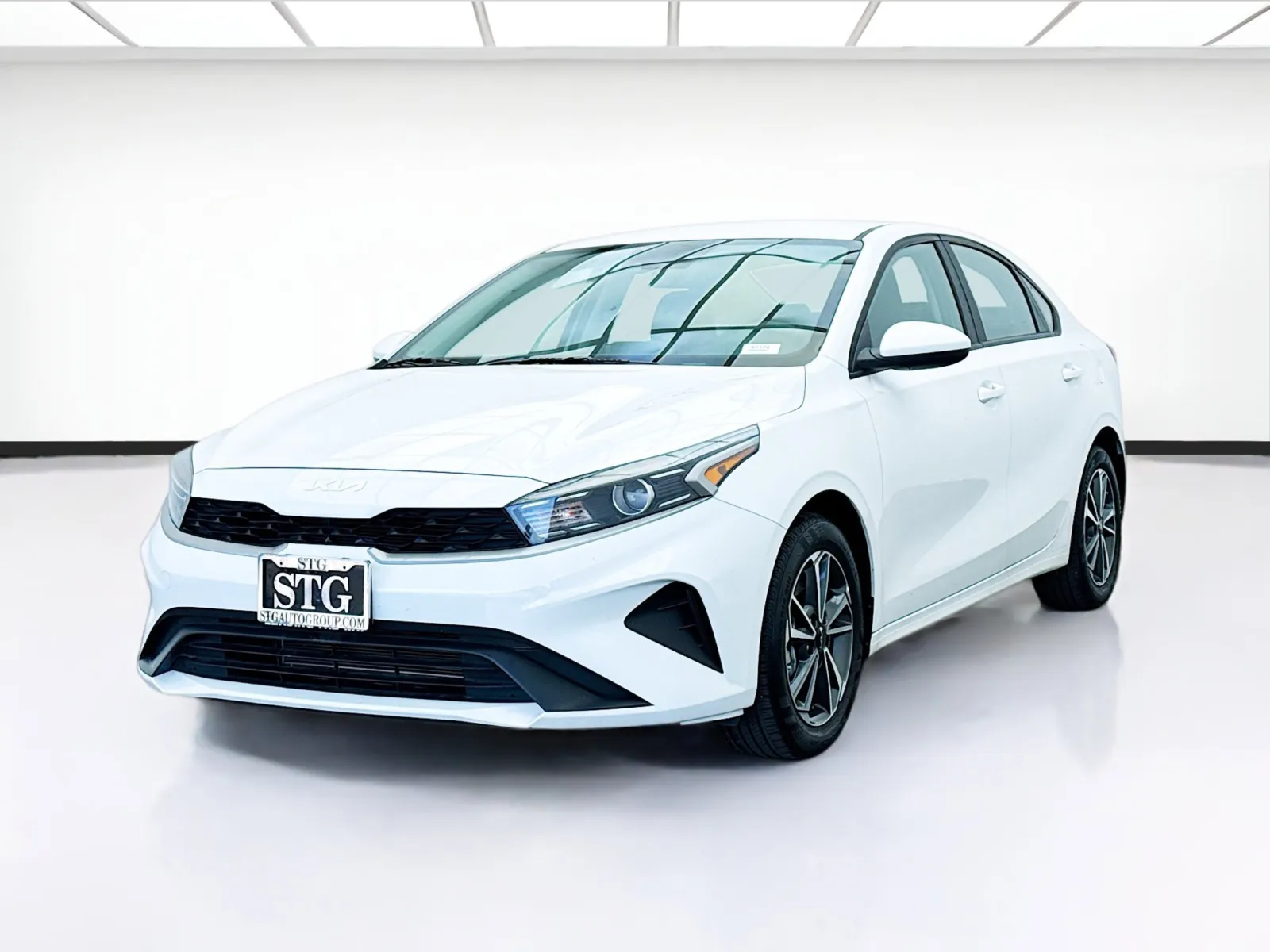 White 2023 Kia Forte LXS for sale in Bellflower, CA