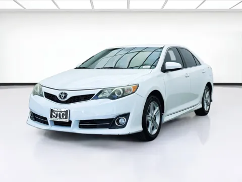 White 2014 Toyota Camry SE for sale in Bellflower, CA