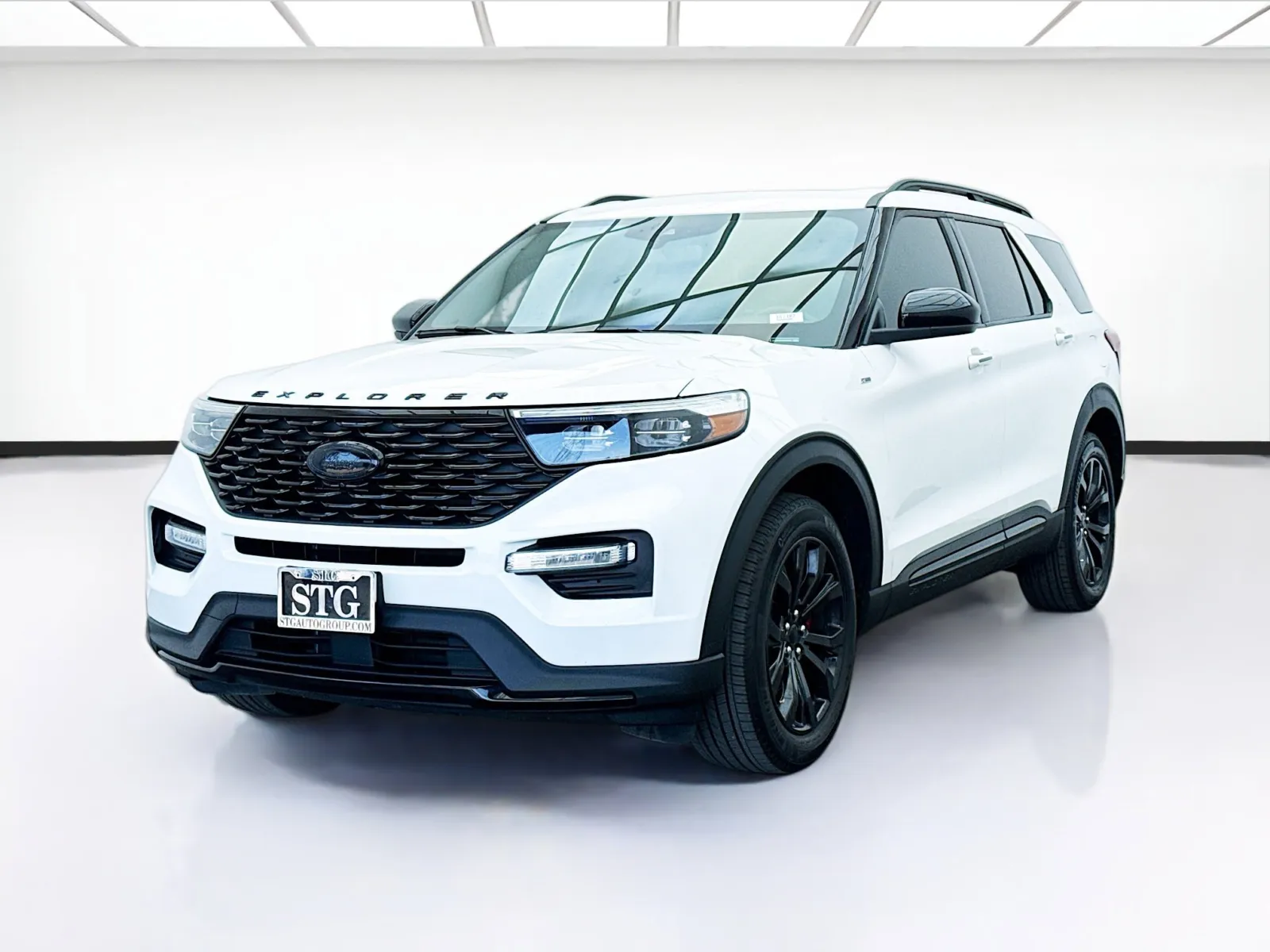 White 2023 Ford Explorer ST-Line TWIN PANEL MOONROOF for sale in Bellflower, CA