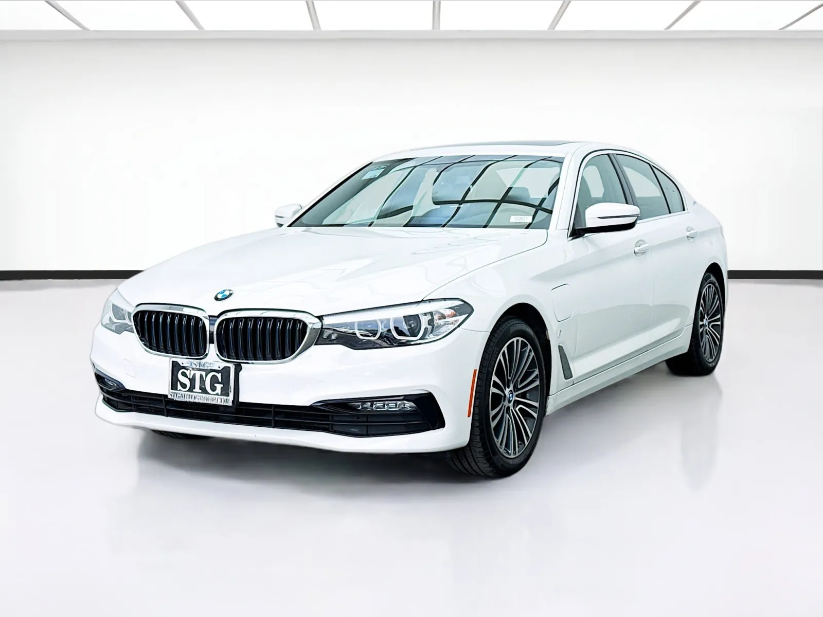 White 2018 BMW 5 Series 530e iPerformance for sale in Bellflower, CA