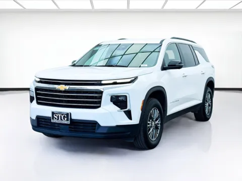 White 2024 Chevrolet Traverse LT 1LT for sale in Bellflower, CA
