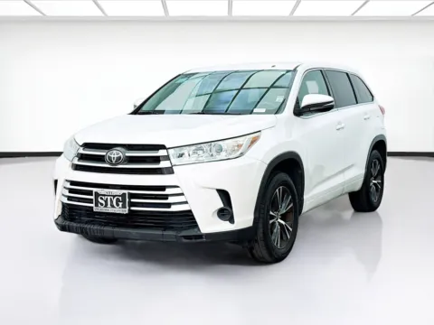 Red 2018 Toyota Highlander LE for sale in Bellflower, CA