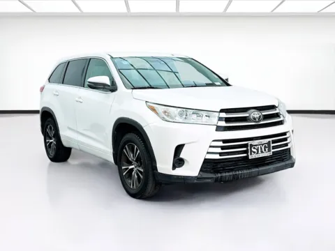 Another view of 2018 Toyota Highlander LE for sale in Bellflower, CA at STG Bellflower