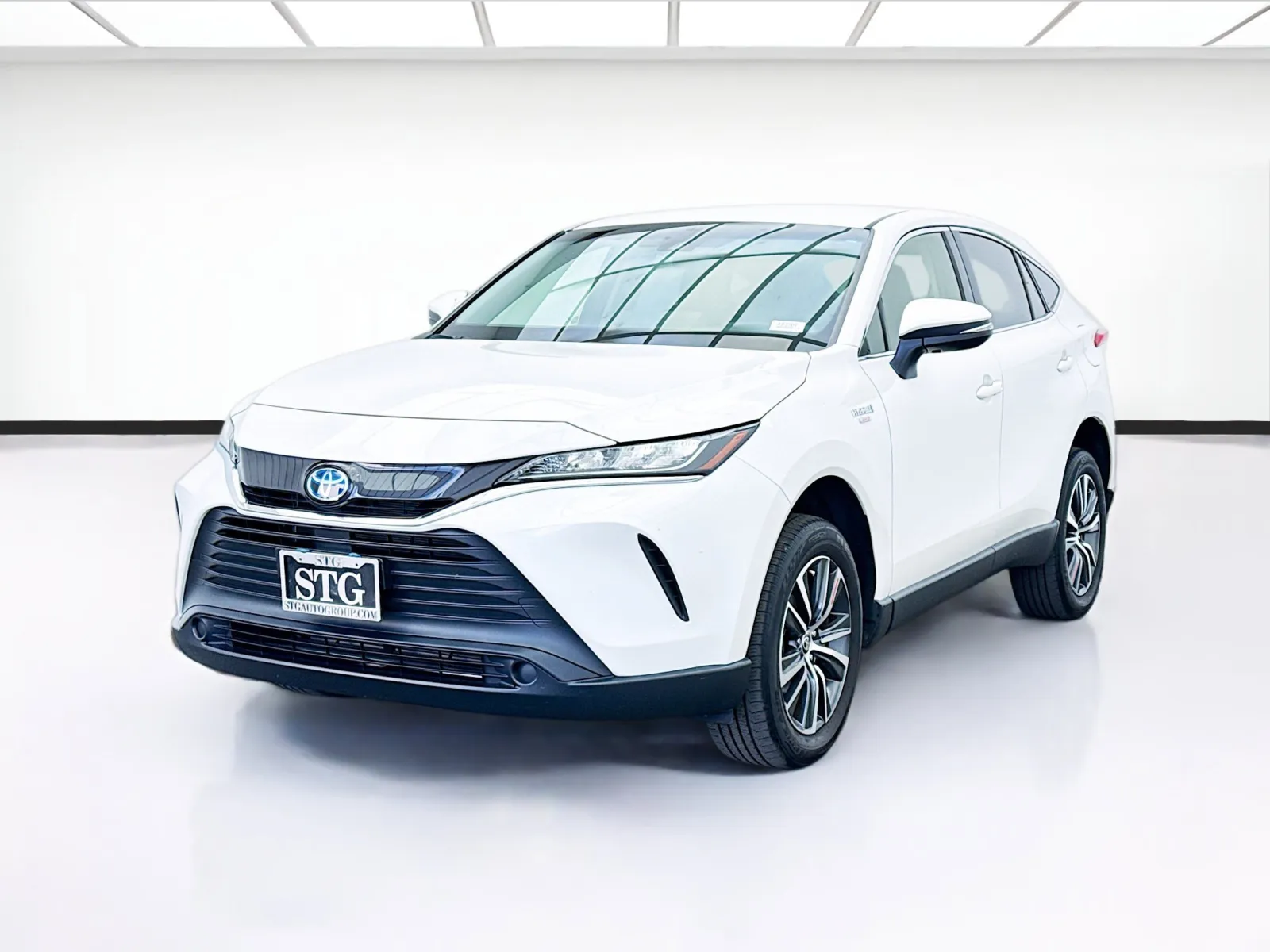 White 2021 Toyota Venza LE for sale in Bellflower, CA