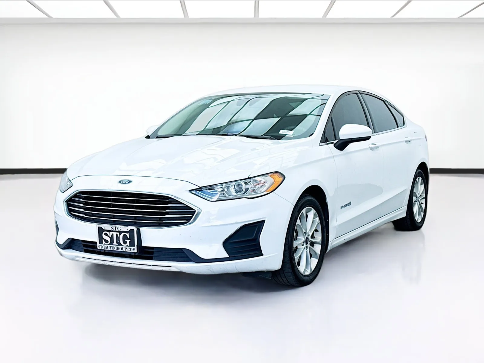 White 2019 Ford Fusion Hybrid SE for sale in Bellflower, CA
