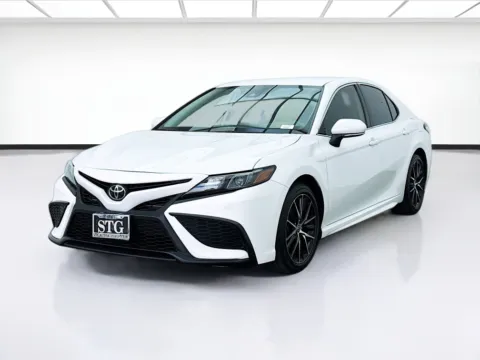 White 2023 Toyota Camry SE for sale in Bellflower, CA