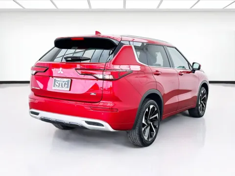 More photos of 2022 Mitsubishi Outlander SEL at STG Bellflower, CA