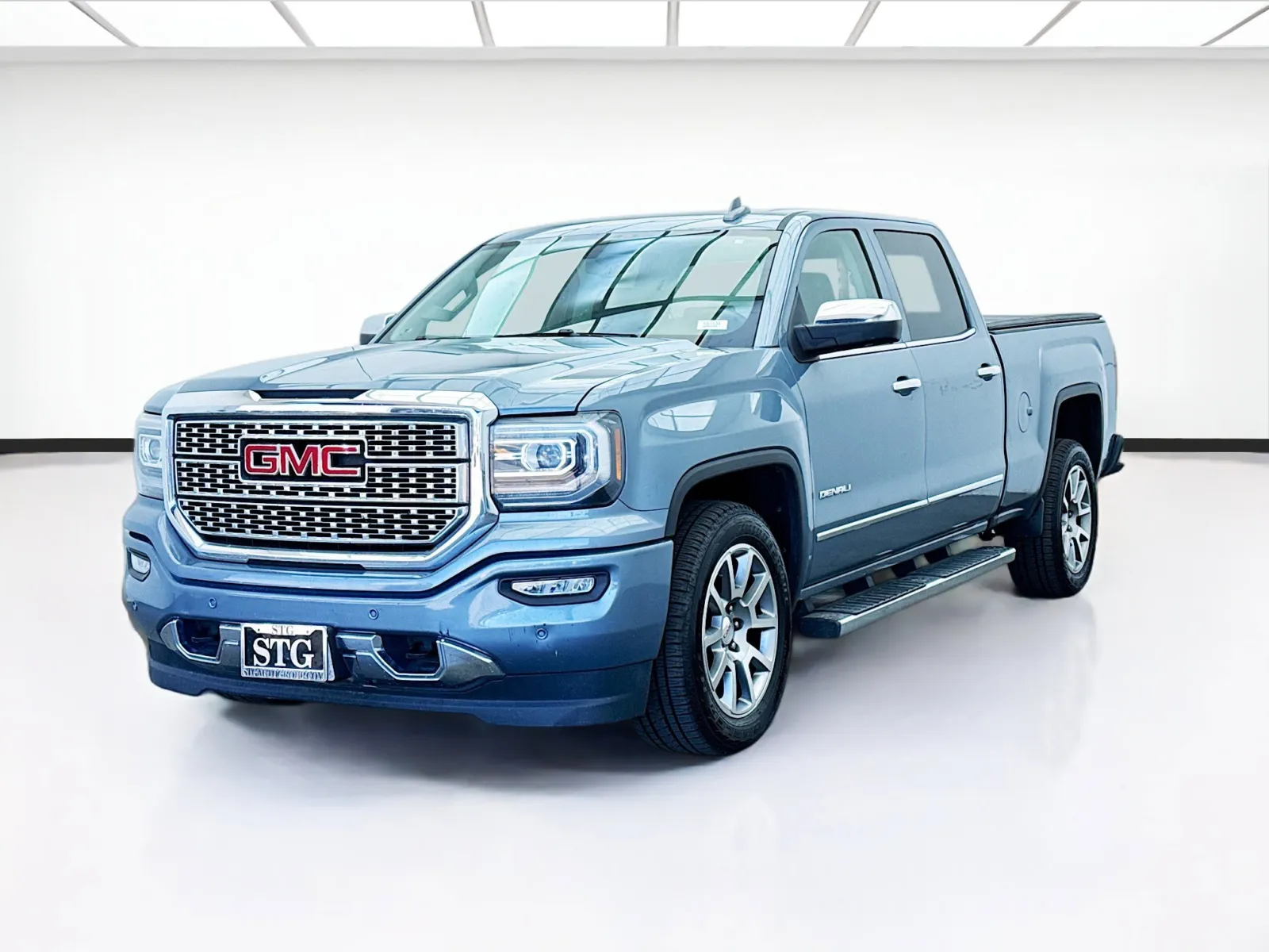 Gray 2016 GMC Sierra 1500 Denali for sale in Bellflower, CA