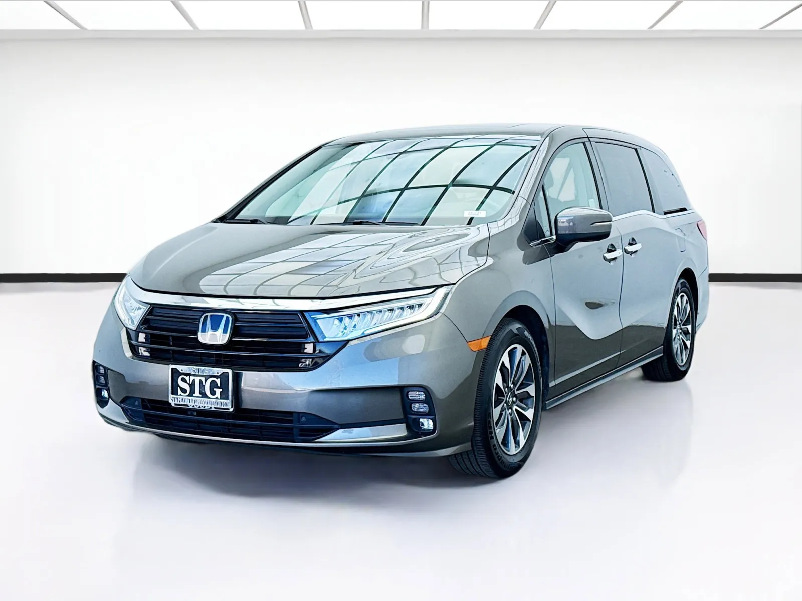 Gray 2022 Honda Odyssey EX-L for sale in Bellflower, CA