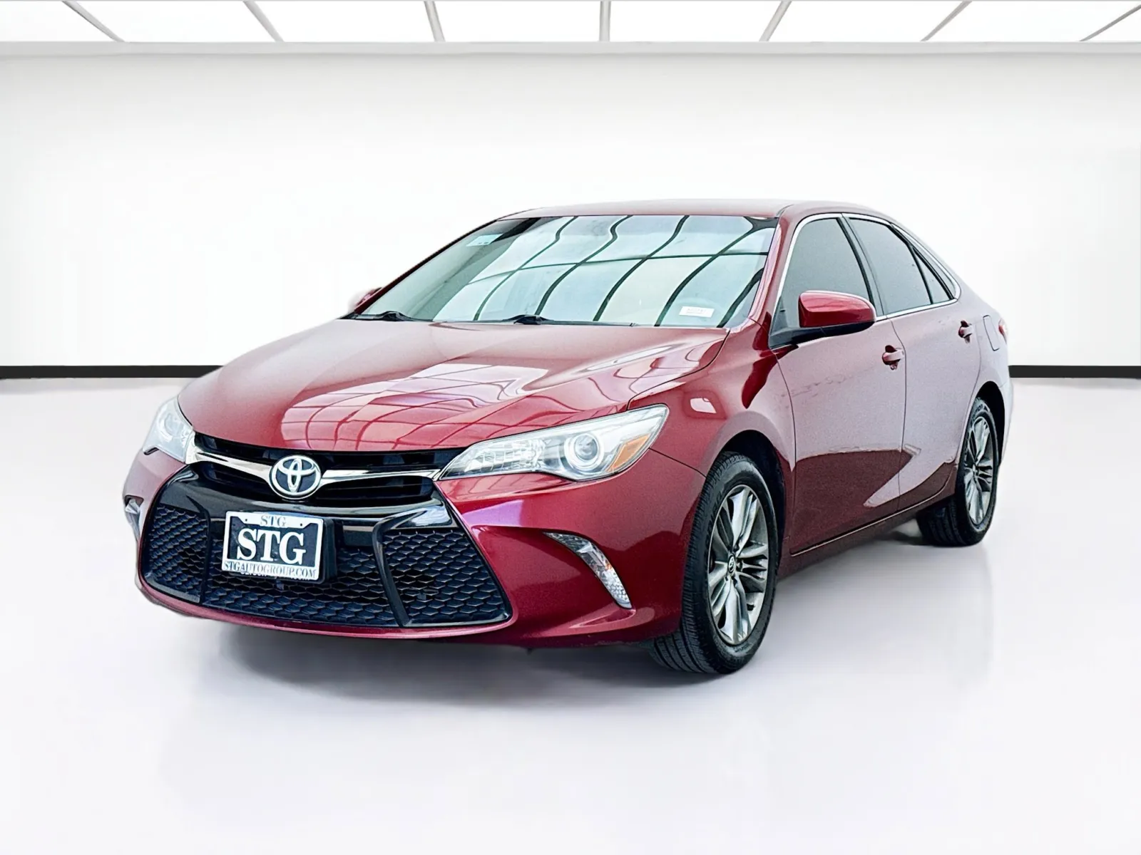 Red 2017 Toyota Camry SE for sale in Bellflower, CA