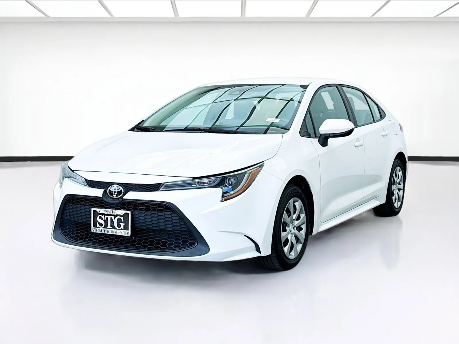 White 2022 Toyota Corolla LE for sale in Bellflower, CA