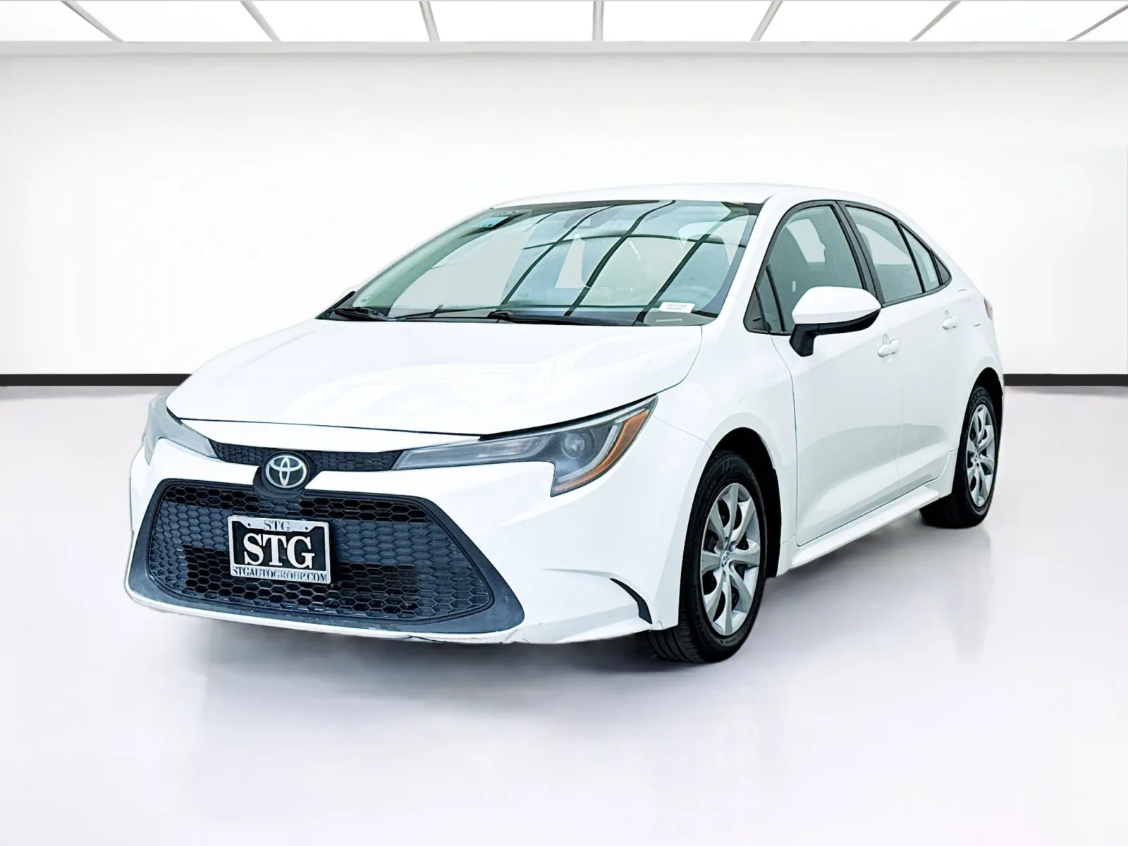 White 2022 Toyota Corolla LE for sale in Bellflower, CA
