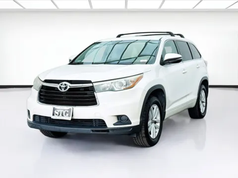 White 2016 Toyota Highlander LE for sale in Bellflower, CA