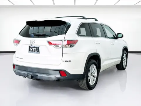 More photos of 2016 Toyota Highlander LE at STG Bellflower, CA