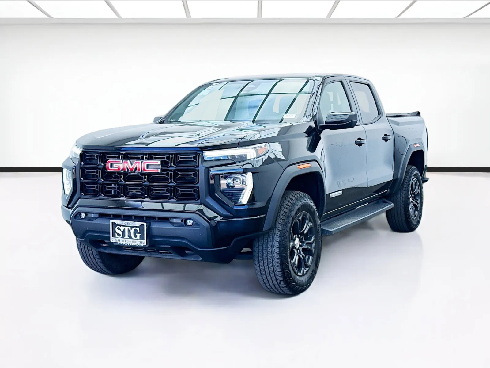 Black 2023 GMC Canyon Elevation for sale in Bellflower, CA