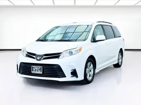 White 2019 Toyota Sienna L 7 Passenger for sale in Bellflower, CA