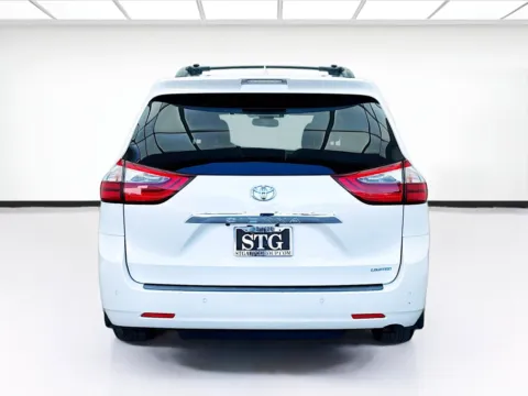 More photos of 2020 Toyota Sienna Limited at STG Bellflower, CA