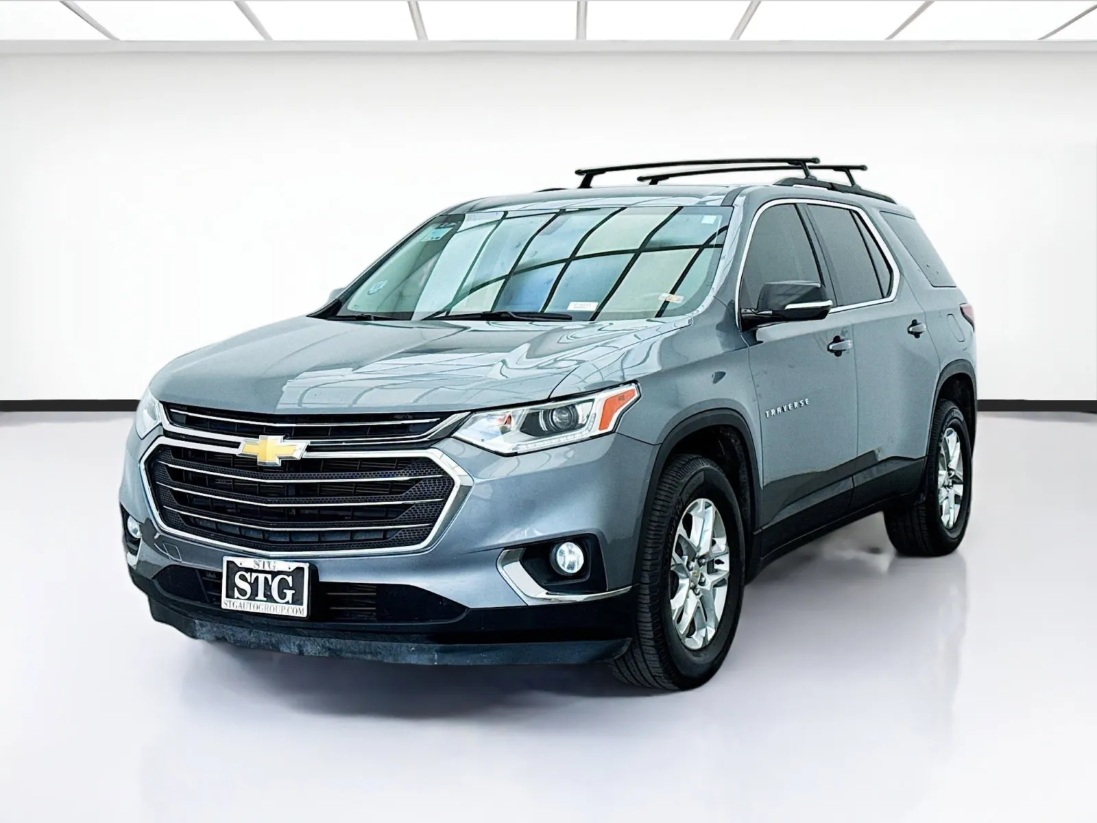 Gray 2019 Chevrolet Traverse 3LT for sale in Bellflower, CA