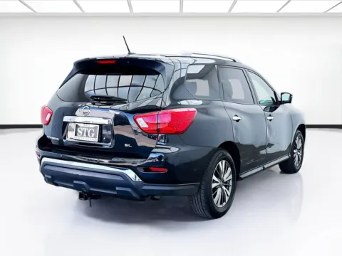 More photos of 2018 Nissan Pathfinder SL at STG Bellflower, CA