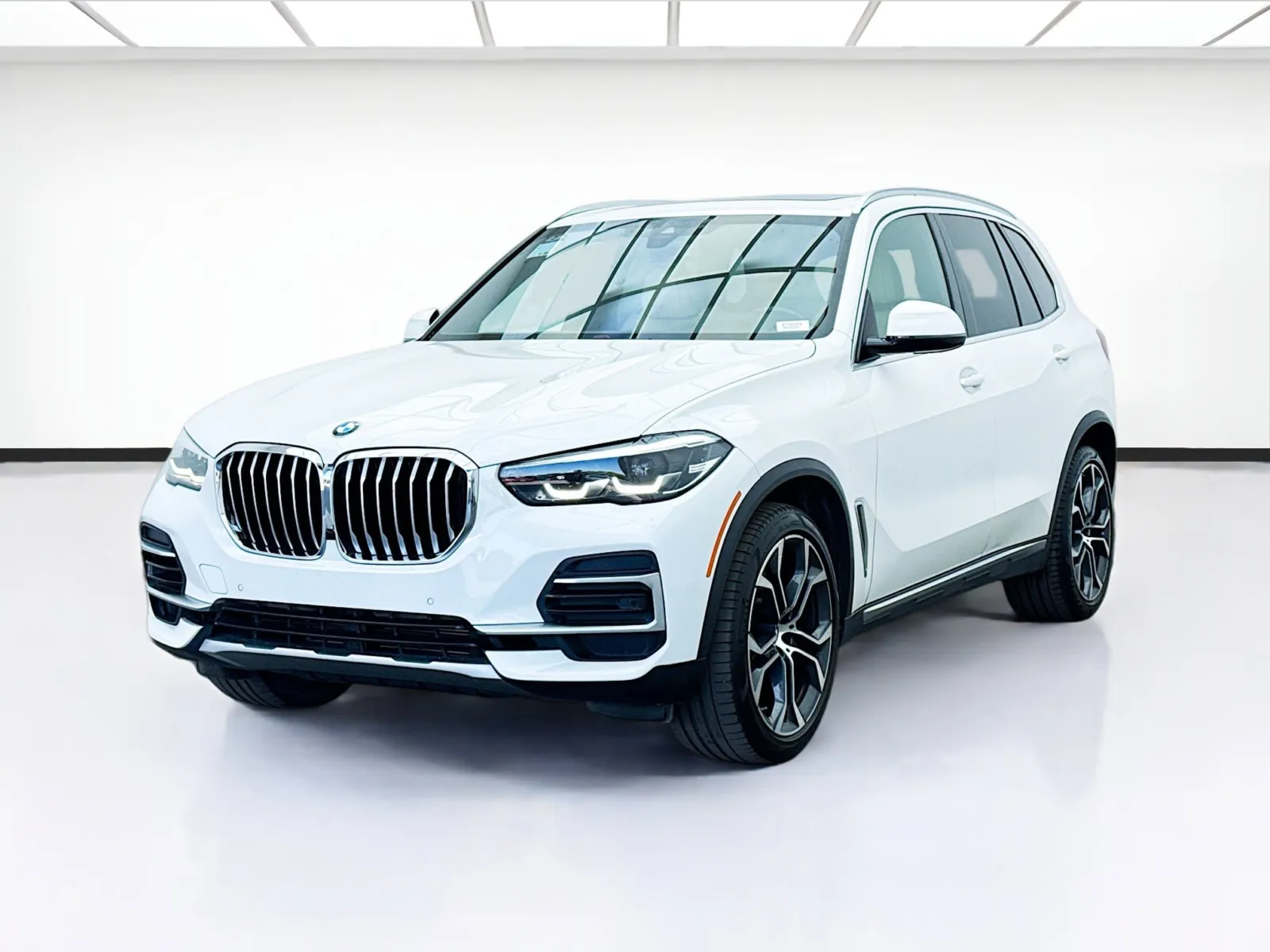 White 2022 BMW X5 sDrive40i for sale in Bellflower, CA