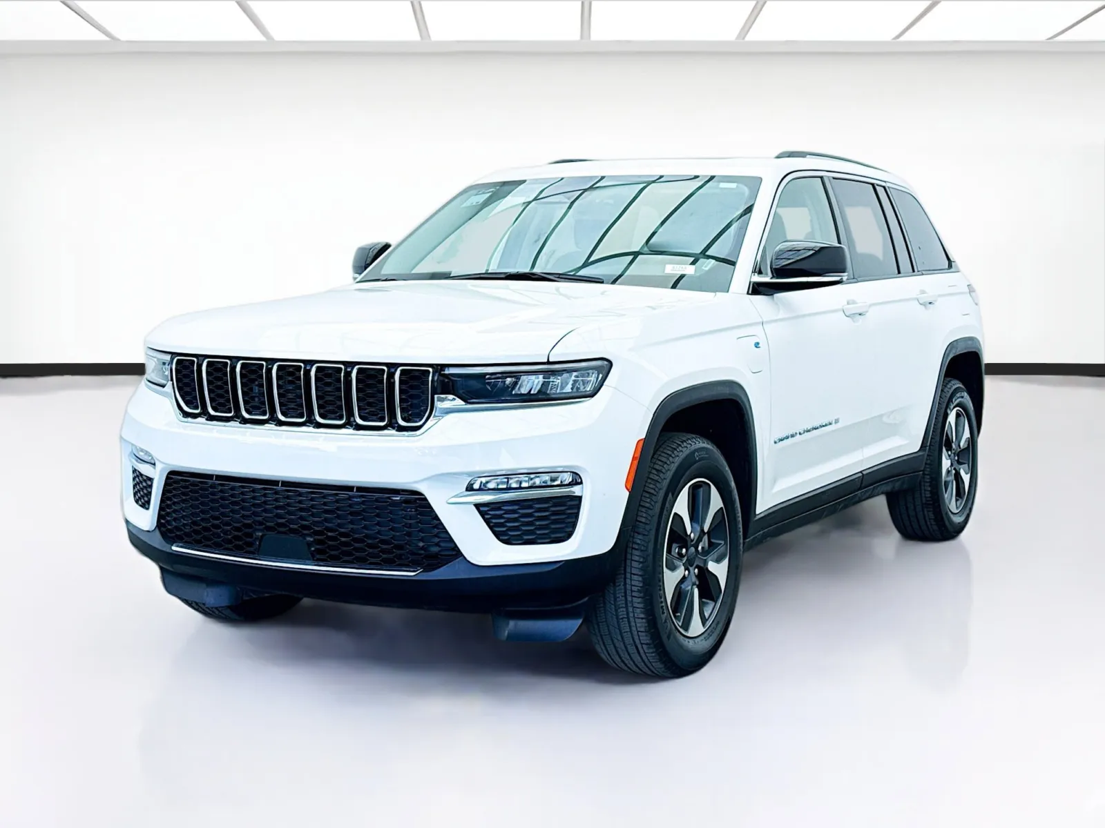 White 2023 Jeep Grand Cherokee 4xe for sale in Bellflower, CA