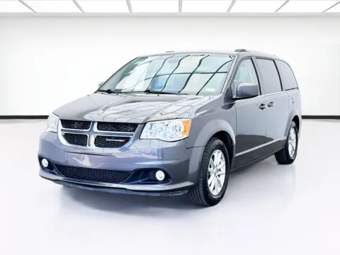 Gray 2019 Dodge Grand Caravan SXT for sale in Bellflower, CA