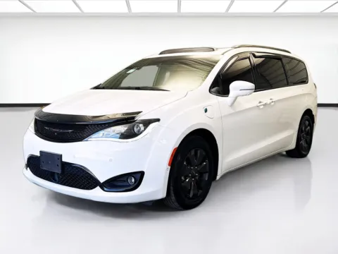 White 2020 Chrysler Pacifica Limited for sale in Bellflower, CA