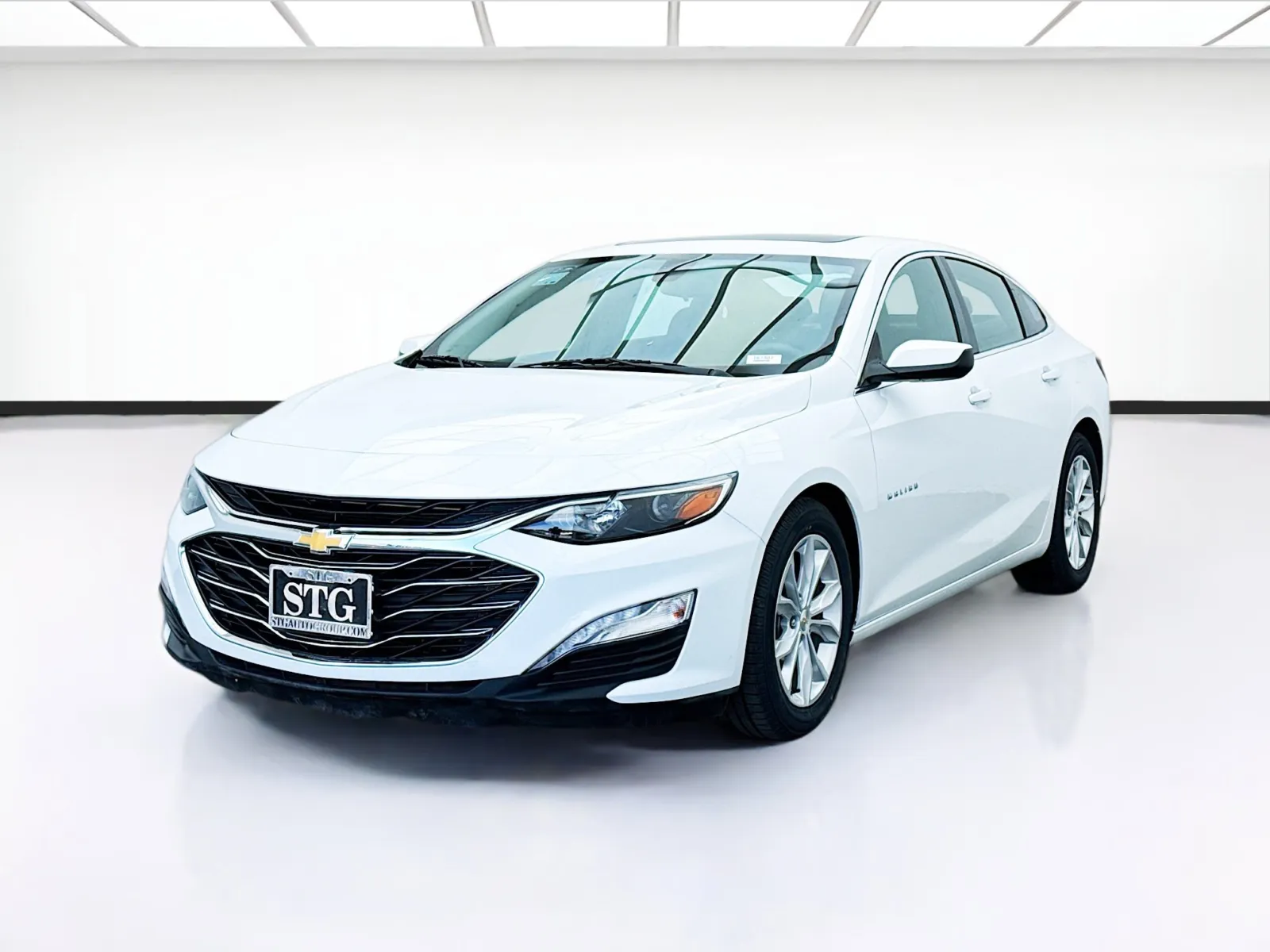 White 2022 Chevrolet Malibu LT for sale in Bellflower, CA