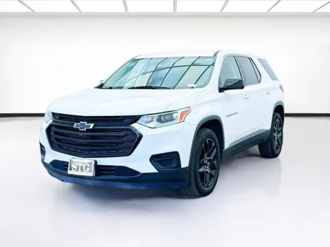 White 2019 Chevrolet Traverse LS for sale in Bellflower, CA
