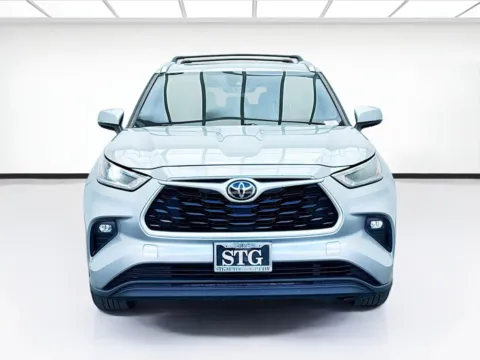 Photos of 2021 Toyota Highlander XLE for sale in Bellflower, CA at STG Bellflower