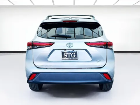 More photos of 2021 Toyota Highlander XLE at STG Bellflower, CA