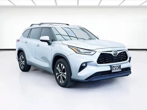 Another view of 2021 Toyota Highlander XLE for sale in Bellflower, CA at STG Bellflower