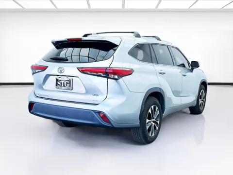 More photos of 2021 Toyota Highlander XLE at STG Bellflower, CA