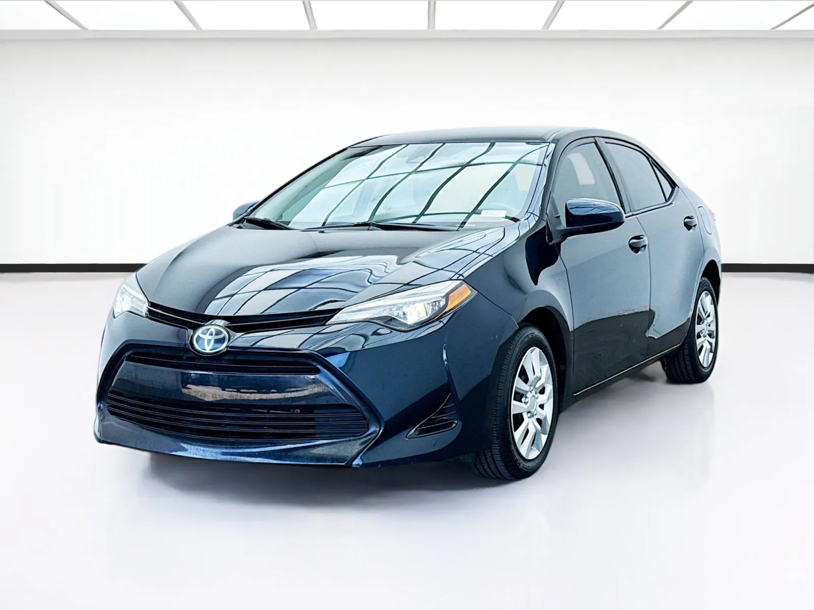 Green 2017 Toyota Corolla LE for sale in Bellflower, CA