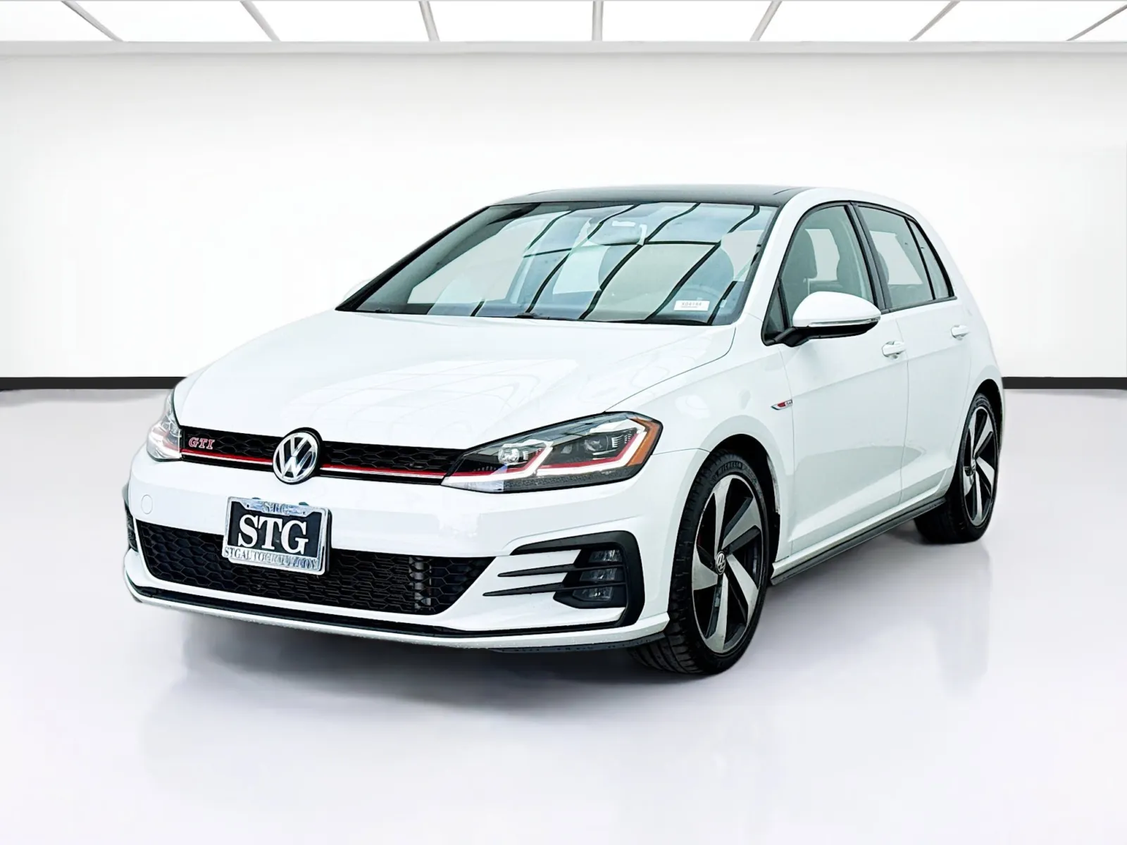 White 2019 Volkswagen Golf GTI 2.0T SE for sale in Bellflower, CA