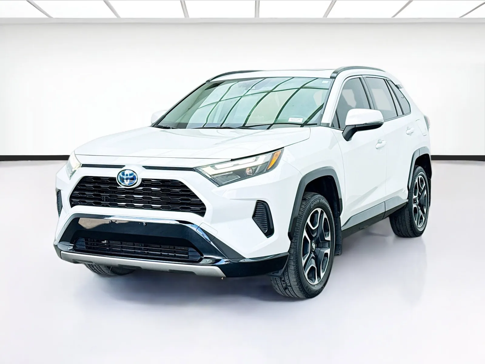 White 2023 Toyota RAV4 SE for sale in Bellflower, CA