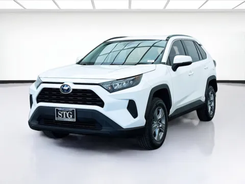 White 2022 Toyota RAV4 LE for sale in Bellflower, CA