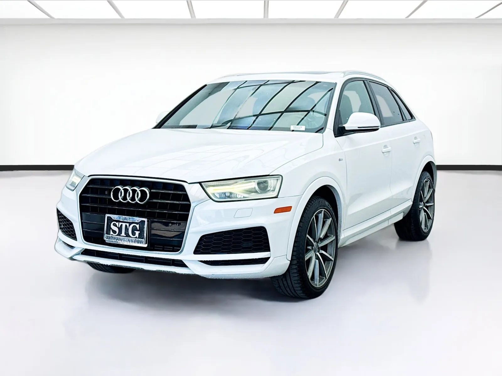 White 2018 Audi Q3 2.0T Premium for sale in Bellflower, CA