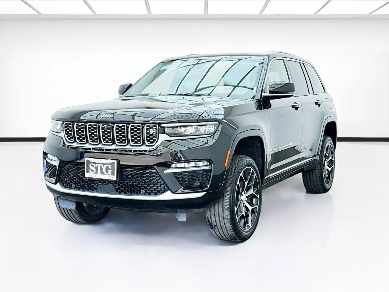Black 2022 Jeep Grand Cherokee Summit Reserve Advanced ProTech Group IV for sale in Bellflower, CA
