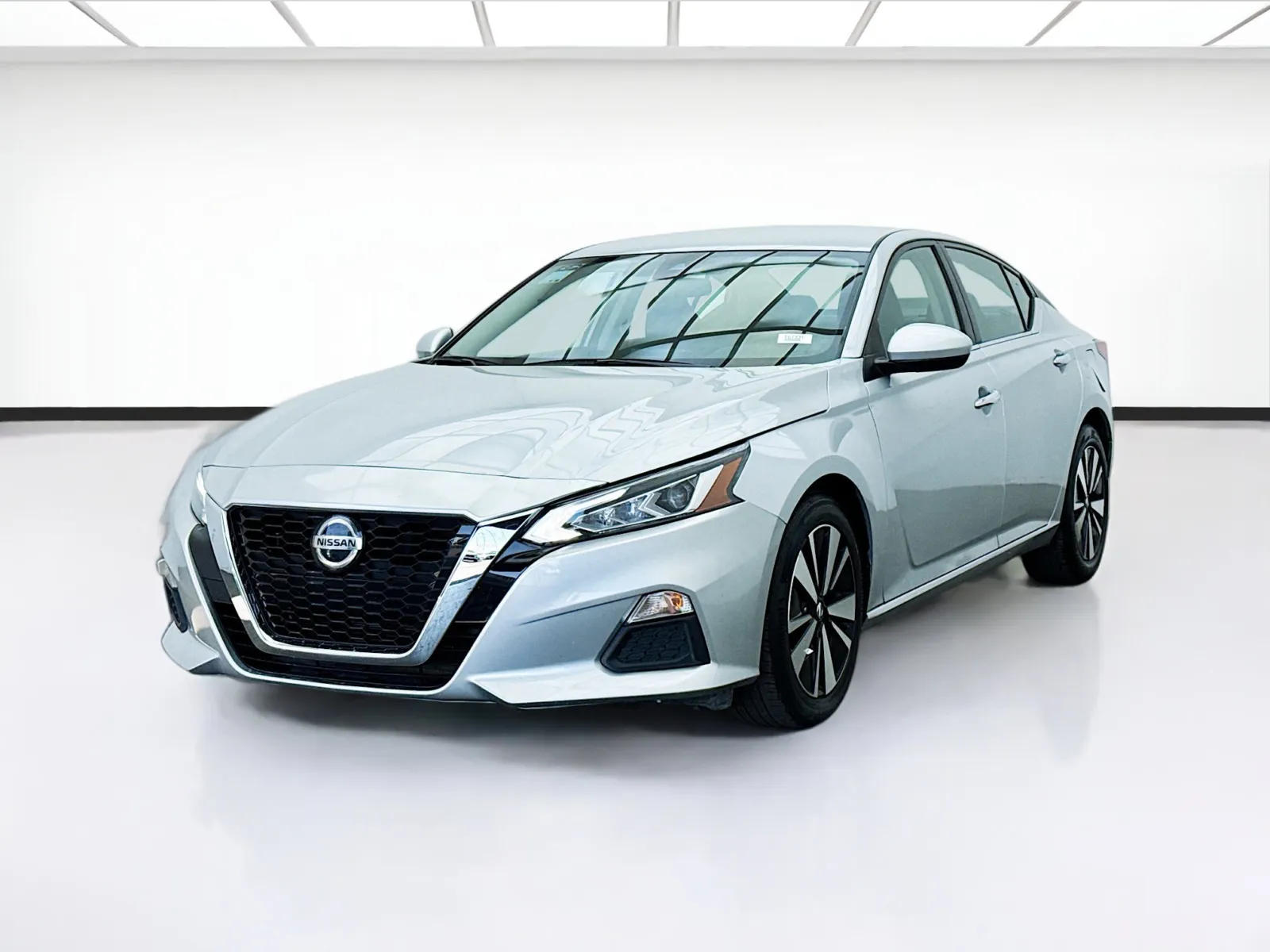 Silver 2022 Nissan Altima 2.5 SV for sale in Bellflower, CA