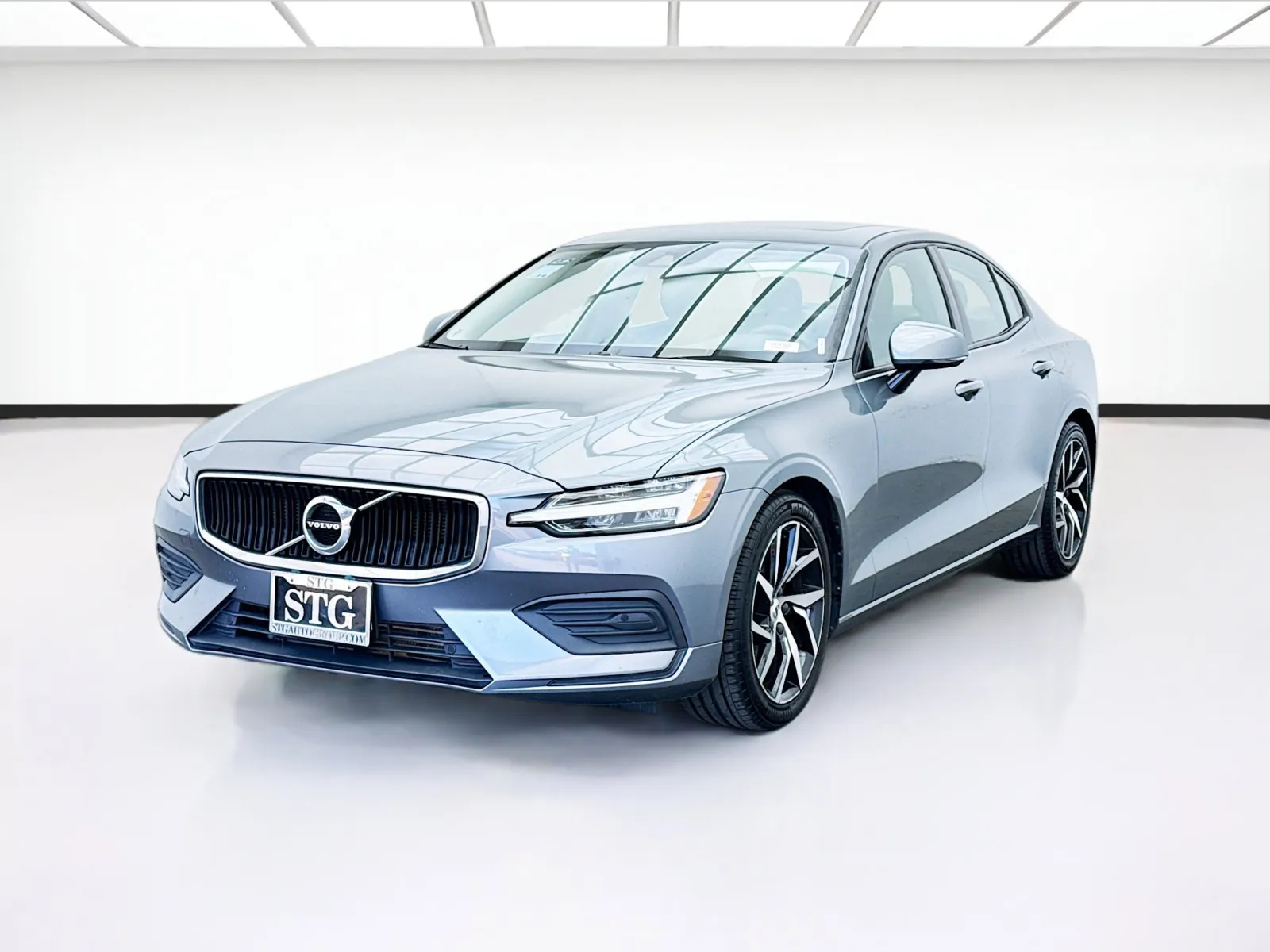 Gray 2019 Volvo S60 T5 Momentum for sale in Bellflower, CA
