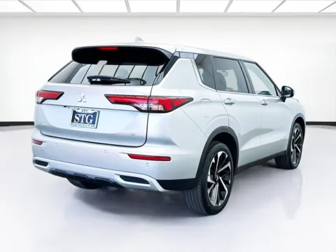 More photos of 2024 Mitsubishi Outlander SE at STG Bellflower, CA