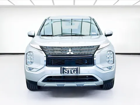 Photos of 2024 Mitsubishi Outlander SE for sale in Bellflower, CA at STG Bellflower