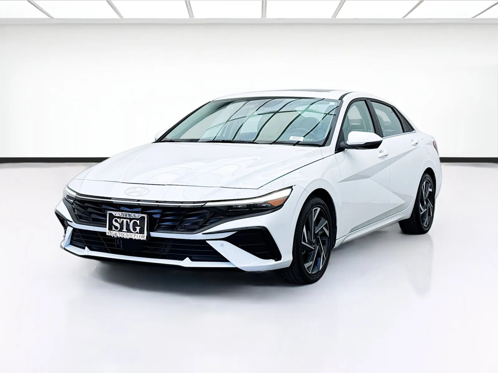 White 2024 Hyundai Elantra Hybrid Limited for sale in Bellflower, CA