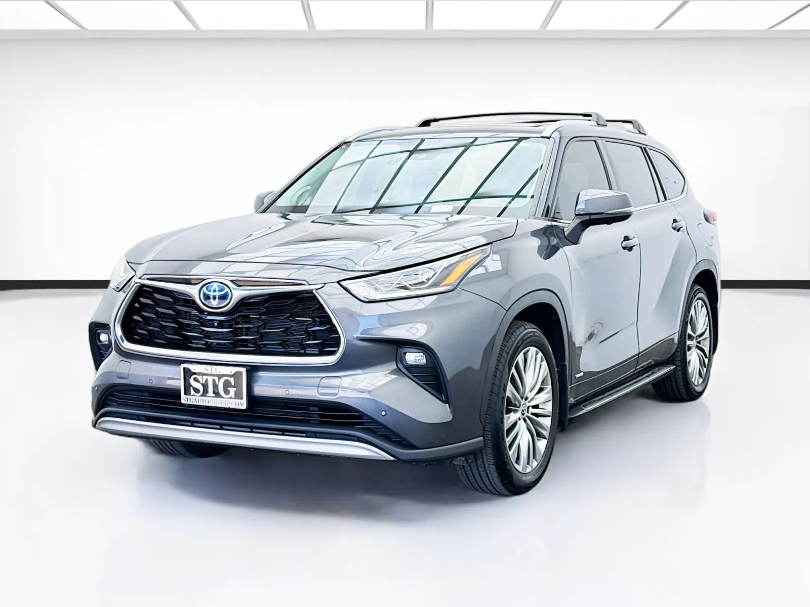 Gray 2023 Toyota Highlander Platinum for sale in Bellflower, CA